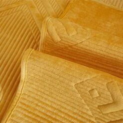 Protège Canapé Milo Jaune -Housse Moderne housse canape matelasse housse moderne 4