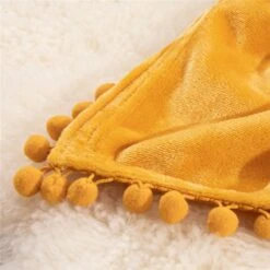 Plaid Canapé En Flanelle Jaune à Pompons 9 Plaid Canapé En Flanelle Jaune à Pompons -Housse Moderne plaid couvre canape housse moderne 3